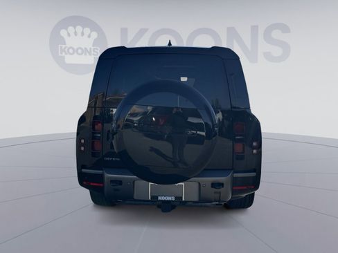 Used 2024 Land Rover Defender 130 X-Dynamic SE image 5