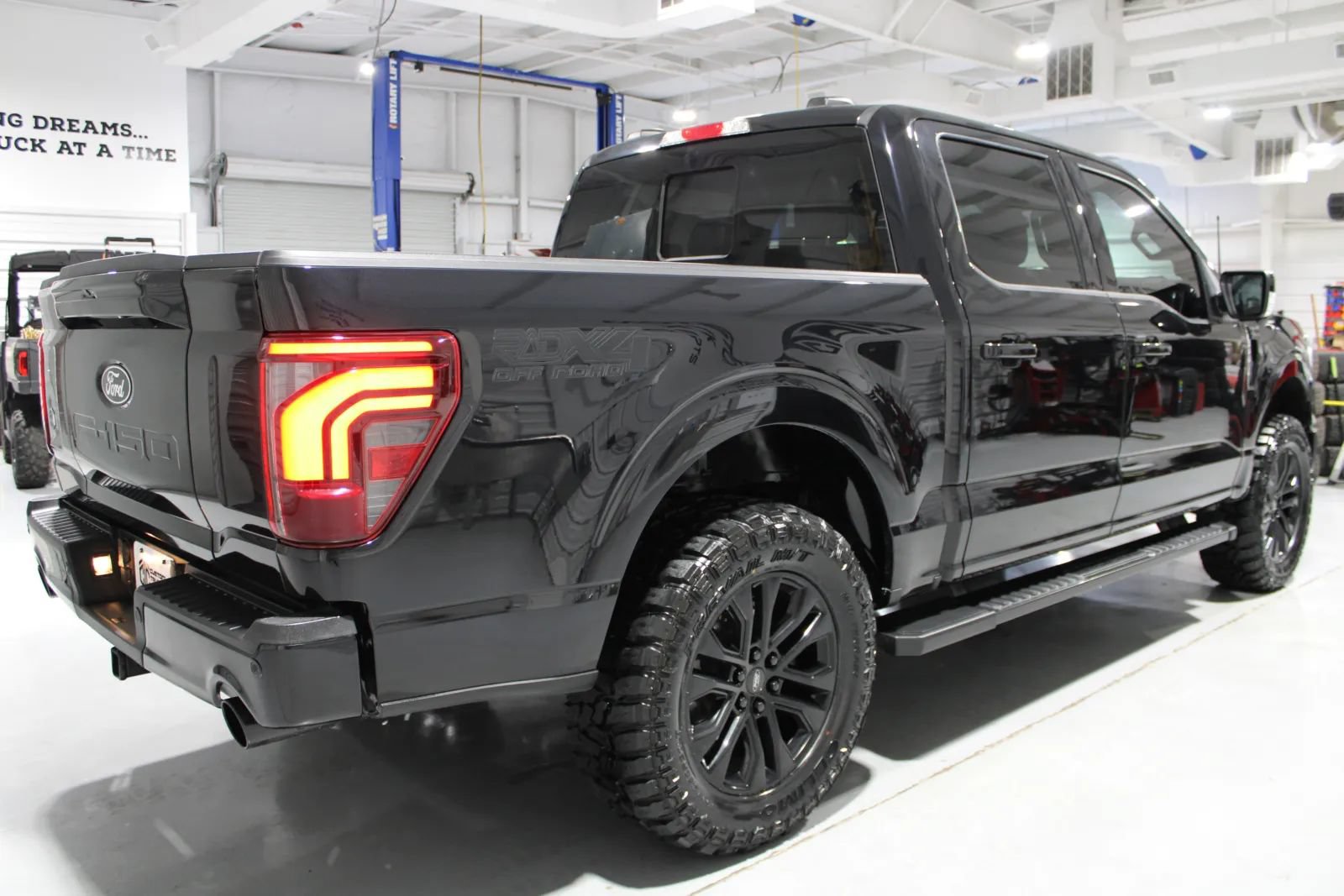 Used 2024 Ford F150 Lariat w/ Equipment Group 502A High AWD/4WD image 11