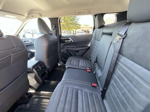 New 2026 Mitsubishi Outlander SE FWD image 11