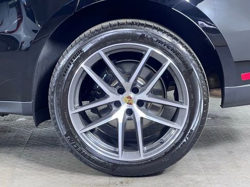 Certified 2026 Porsche Macan AWD/4WD image 12