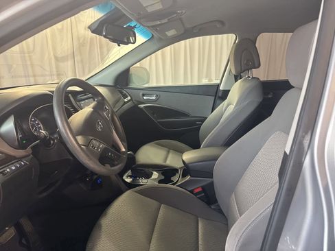 Used 2017 Hyundai Santa Fe SE image 14