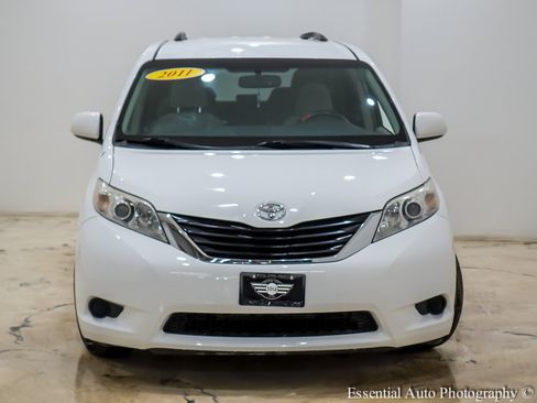 Used 2011 Toyota Sienna LE image 4