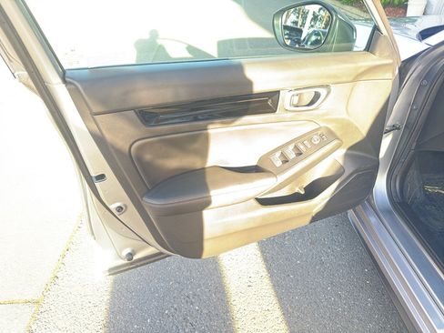 Used 2024 Honda Civic EX-L image 6