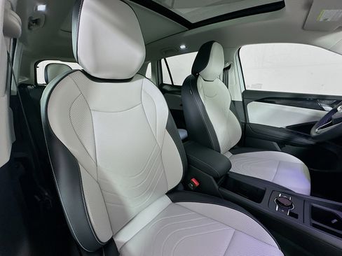 New 2025 Volkswagen Tiguan SE image 27