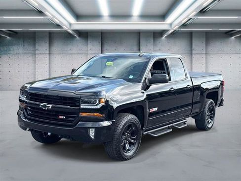 Used 2018 Chevrolet Silverado 1500 LT w/ Midnight Edition image 22
