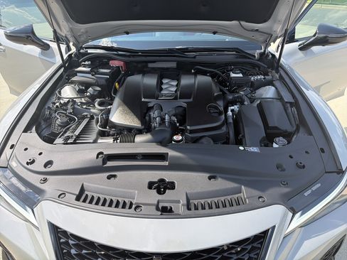 Used 2025 Lexus IS 500 w/ F-Sport Performance RWD image 31