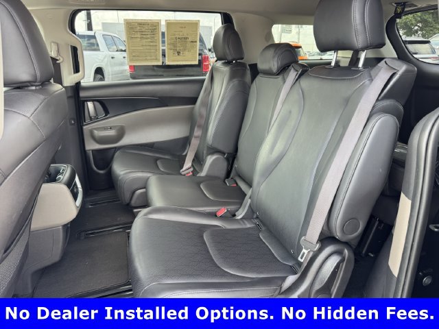 Used 2025 Kia Carnival FWD image 23