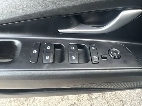 Used 2023 Hyundai Elantra SEL w/ Convenience Package image 11