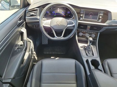 Used 2024 Volkswagen Jetta SE FWD image 12