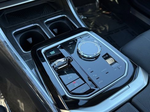 Used 2025 BMW i7 eDrive50 image 28