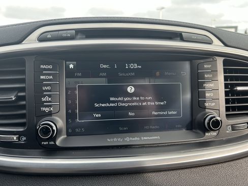 Used 2016 Kia Sorento SX image 16