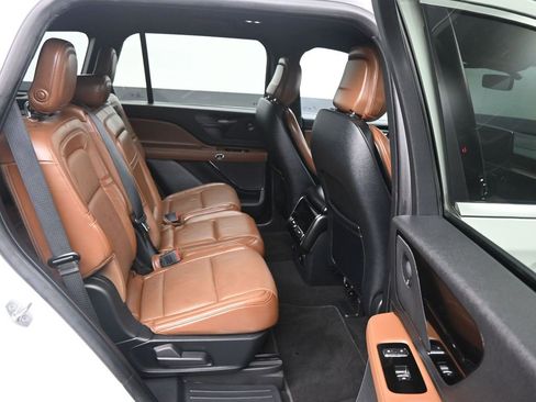 Used 2020 Lincoln Aviator Reserve w/ Class IV Trailer Tow Package image 10