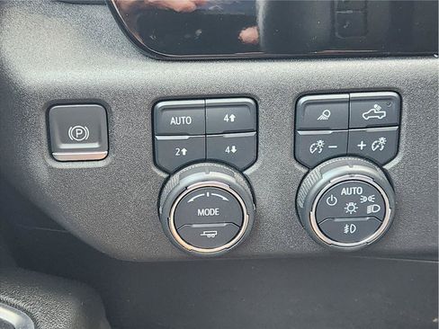 Used 2023 Chevrolet Silverado 1500 LTZ w/ LTZ Convenience Package II AWD/4WD image 21
