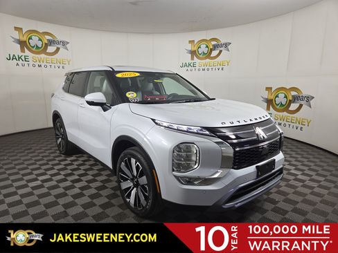 New 2025 Mitsubishi Outlander SE image 1