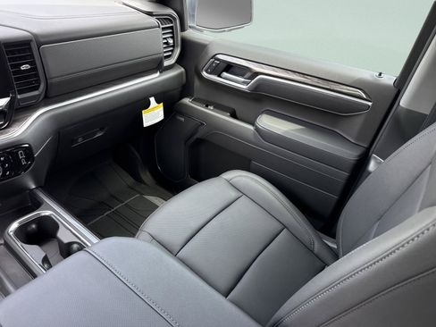 New 2026 Chevrolet Silverado 1500 LTZ w/ LTZ Premium Package AWD/4WD image 18