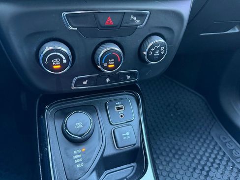 Used 2018 Jeep Compass Altitude image 34