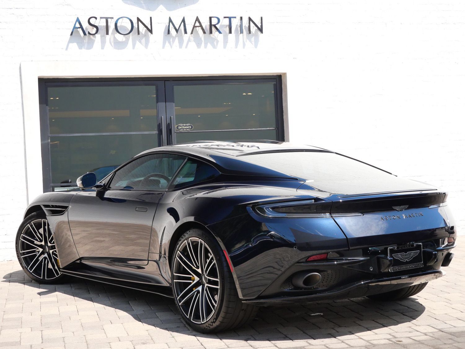 Used 2024 Aston Martin DB12 Coupe RWD image 2