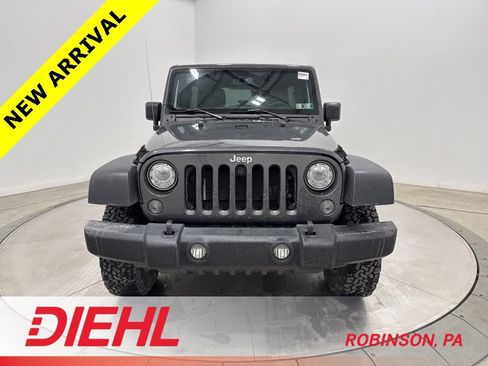 Used 2018 Jeep Wrangler Unlimited Rubicon w/ Connectivity Group image 2