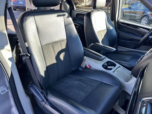 Used 2019 Dodge Grand Caravan SXT image 25