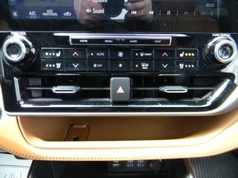 Used 2022 Toyota Highlander Platinum AWD/4WD image 17