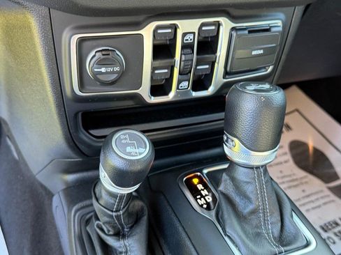 Used 2025 Jeep Wrangler Unlimited Sport AWD/4WD image 20