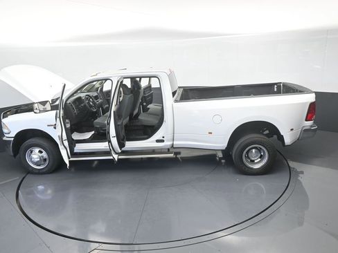 Used 2018 RAM 3500 Tradesman w/ Chrome Appearance Group image 59