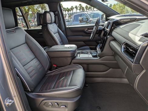 Certified 2025 GMC Yukon AT4 Ultimate AWD/4WD image 30