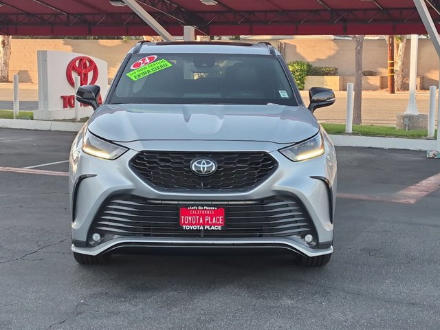 Used 2024 Toyota Highlander XSE FWD image 2