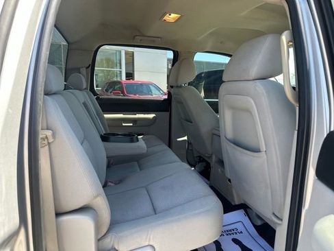 Used 2010 Chevrolet Silverado 1500 LT w/ Power Pack Plus RWD image 2