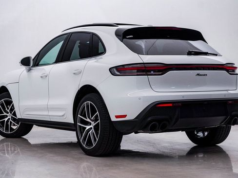 Certified 2025 Porsche Macan AWD/4WD image 3