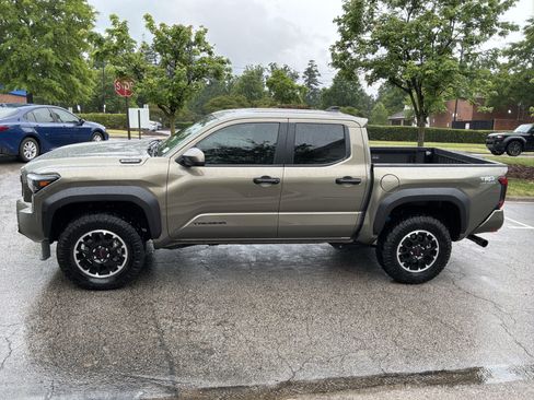 Used 2025 Toyota Tacoma TRD Off-Road AWD/4WD image 7