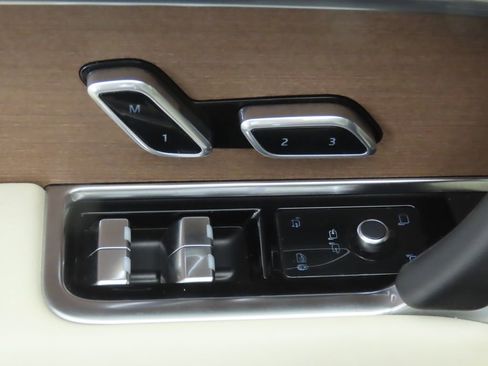 Certified 2023 Land Rover Range Rover SE image 24