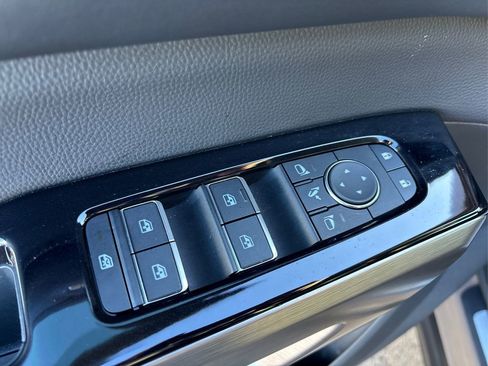 Used 2024 Nissan Pathfinder Platinum w/ Cargo Package image 39