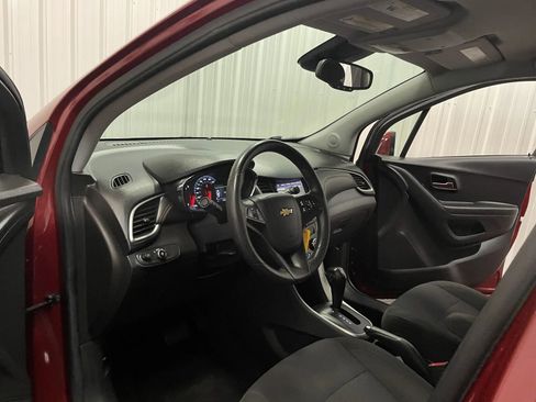 Used 2021 Chevrolet Trax LS w/ Tint and Cruise Package FWD image 34