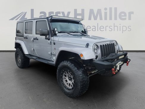 Used 2016 Jeep Wrangler Unlimited Sahara image 8