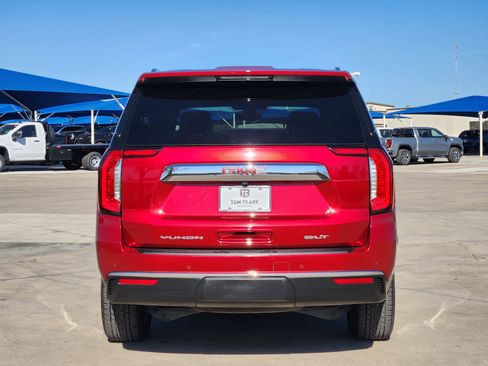 Certified 2022 GMC Yukon SLT w/ SLT Luxury Package image 6