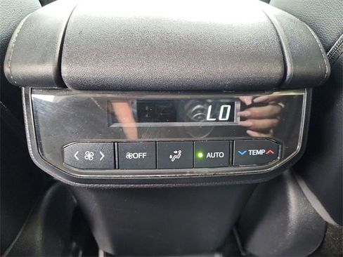 Used 2021 Toyota Highlander Limited image 22