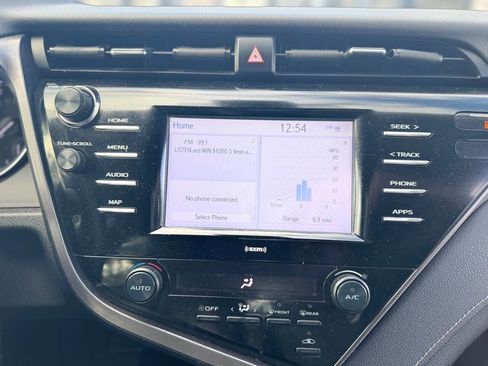 Used 2020 Toyota Camry SE image 28