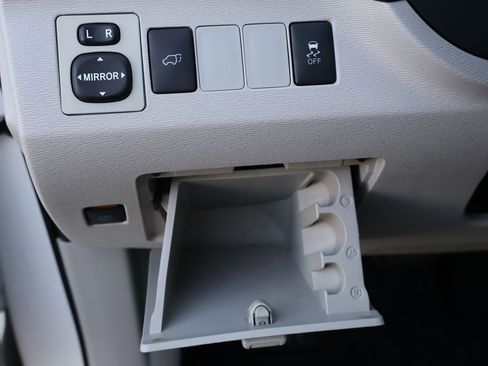 Used 2013 Toyota Venza XLE image 19