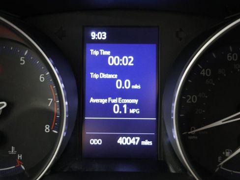 Used 2021 Toyota C-HR XLE image 10