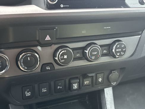 Used 2020 Toyota Tacoma TRD Off-Road w/ Technology Package image 17