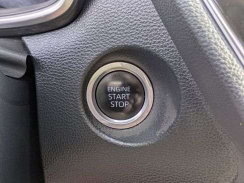 Used 2023 Toyota Corolla Cross XLE image 18