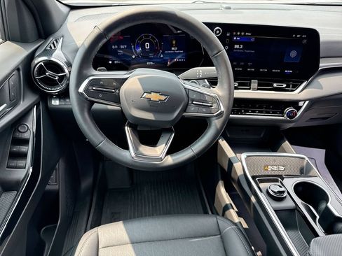 Used 2026 Chevrolet Equinox LT w/ Convenience Package II FWD image 14