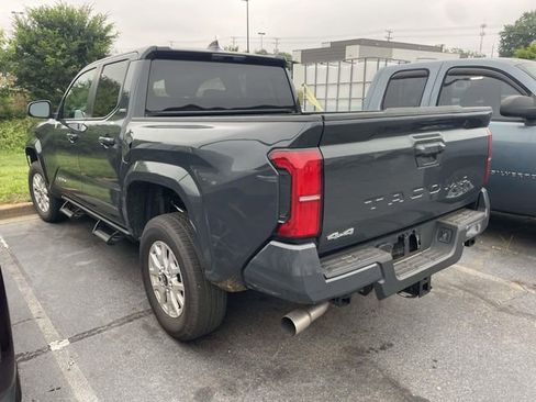 Used 2025 Toyota Tacoma SR5 AWD/4WD image 10
