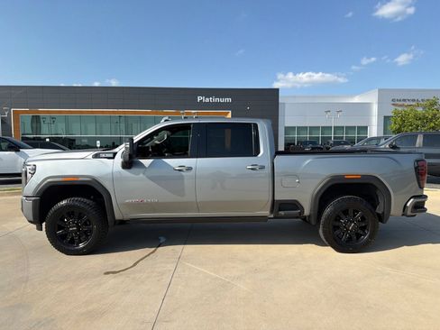 Used 2024 GMC Sierra 2500 AT4 w/ AT4 Preferred Package AWD/4WD image 2