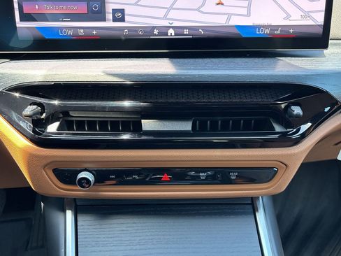 Certified 2025 BMW 330i xDrive Sedan w/ Premium Package AWD/4WD image 24