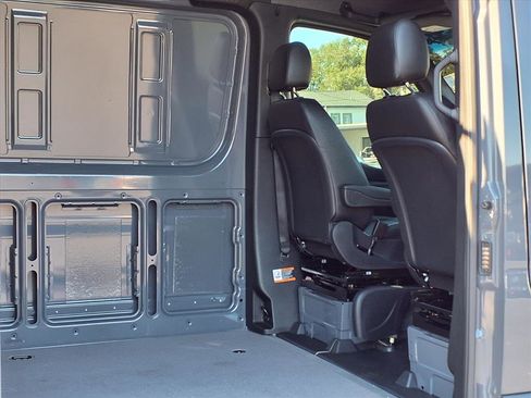 Used 2024 Mercedes-Benz Sprinter 2500 image 13