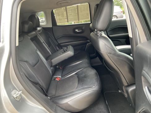Used 2019 Jeep Compass Latitude FWD image 14