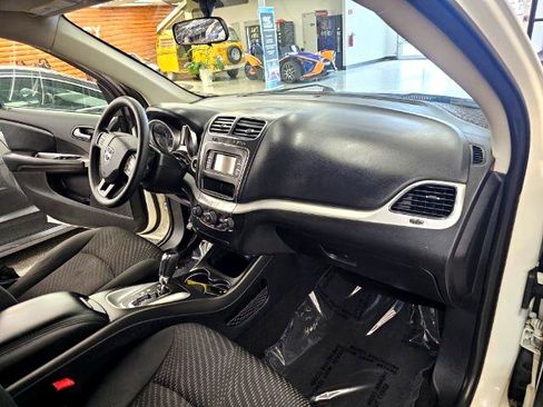 Used 2018 Dodge Journey SE image 8