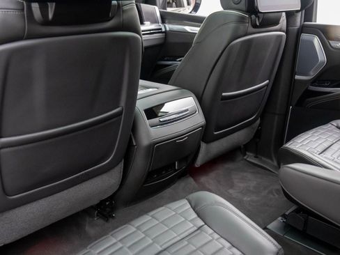 Certified 2025 Cadillac Escalade V w/ LPO, ONYX Package image 21